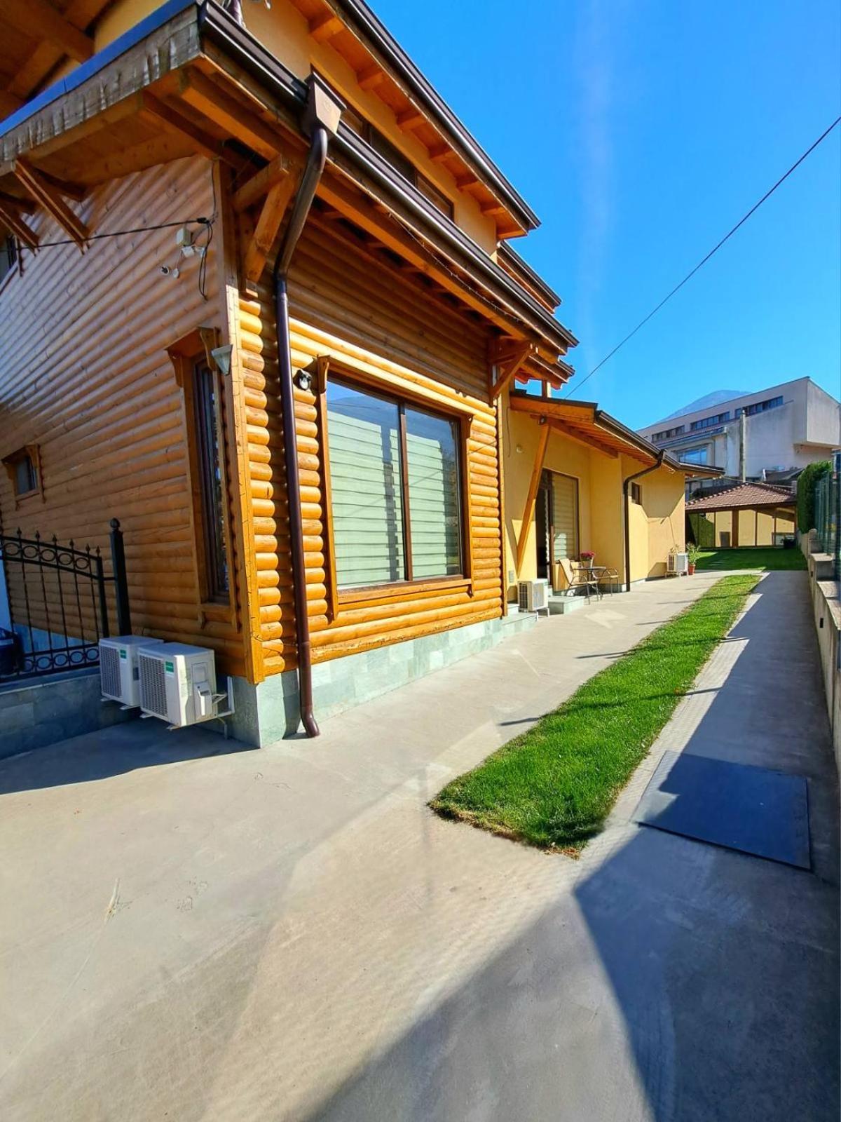 Guest House Ideal ساباريفا بانيا المظهر الخارجي الصورة