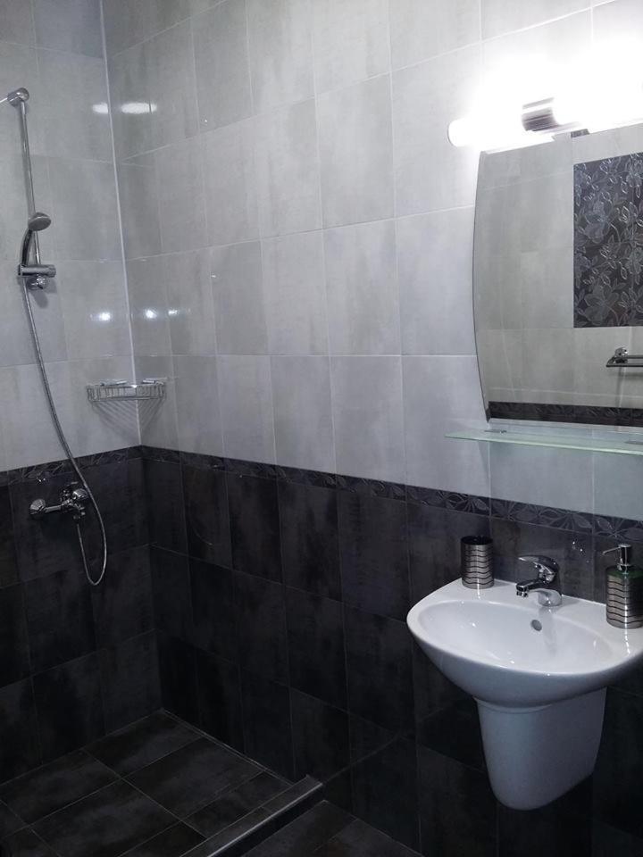 Guest House Ideal ساباريفا بانيا المظهر الخارجي الصورة