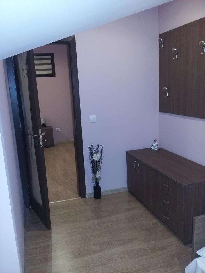 Guest House Ideal ساباريفا بانيا المظهر الخارجي الصورة