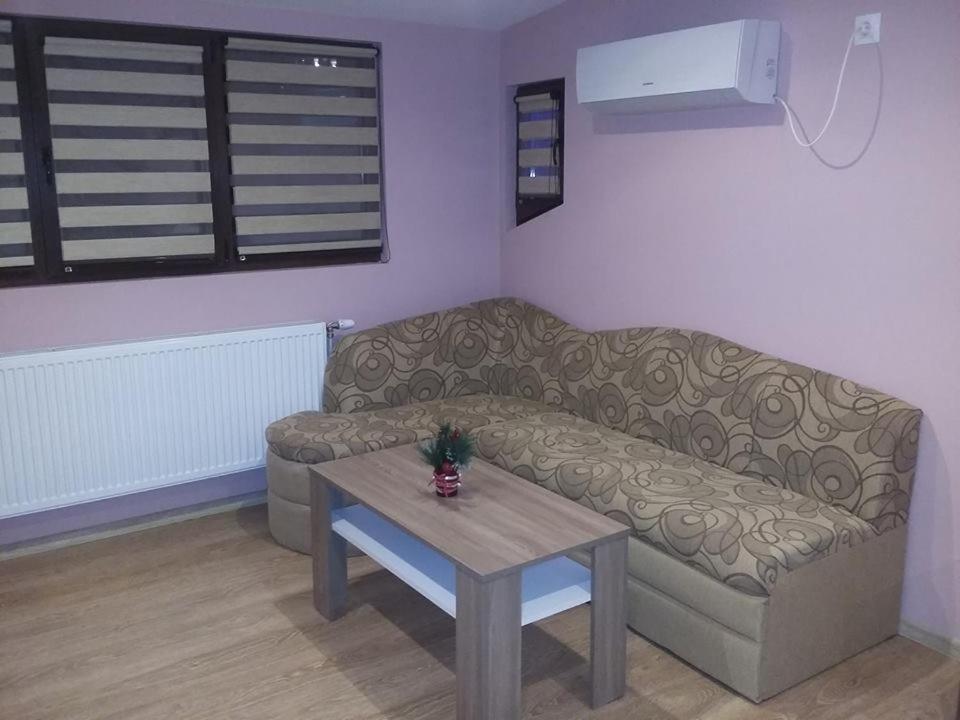 Guest House Ideal ساباريفا بانيا المظهر الخارجي الصورة