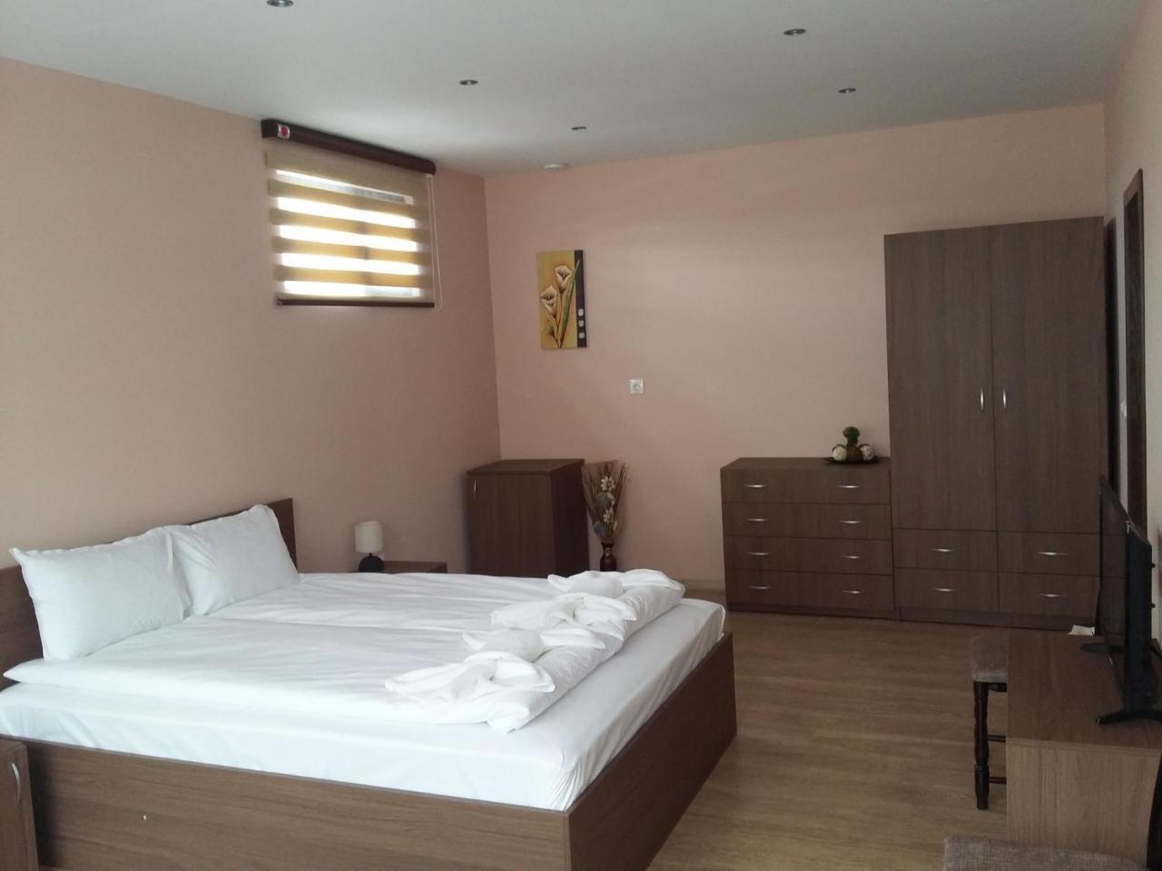 Guest House Ideal ساباريفا بانيا المظهر الخارجي الصورة