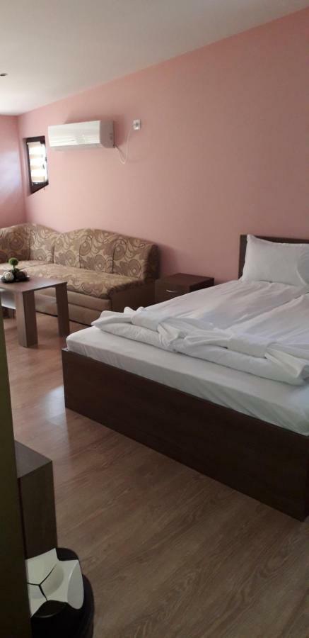 Guest House Ideal ساباريفا بانيا المظهر الخارجي الصورة